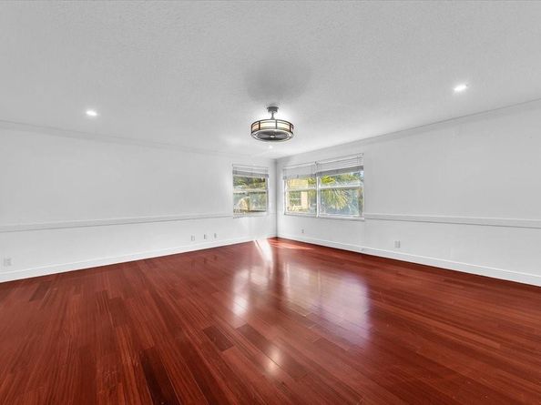 13702 NW 10th Ct, Pembroke Pines FL 33028