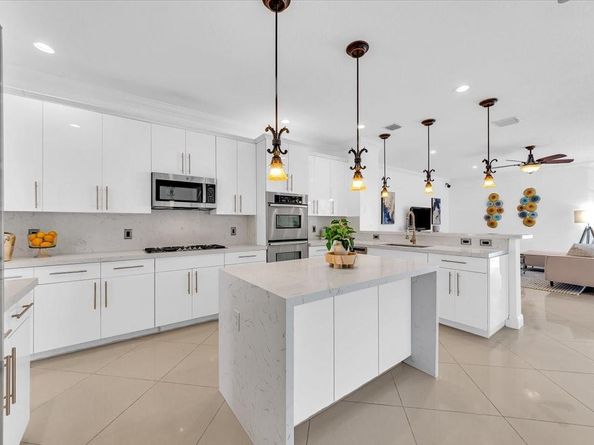 13702 NW 10th Ct, Pembroke Pines FL 33028