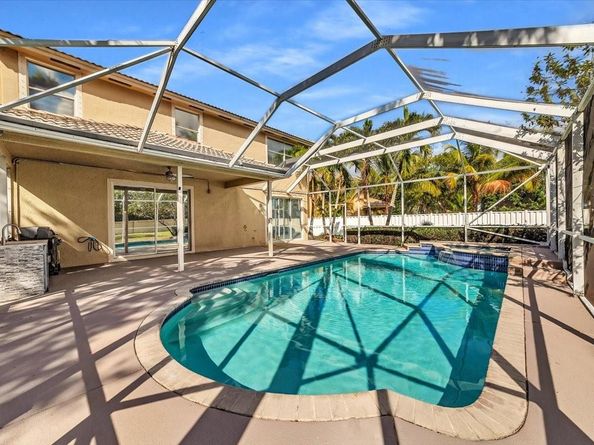 13702 NW 10th Ct, Pembroke Pines FL 33028