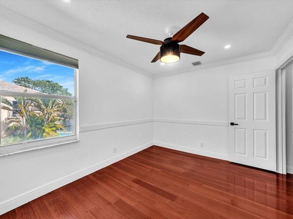 13702 NW 10th Ct, Pembroke Pines FL 33028