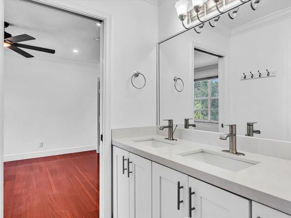 13702 NW 10th Ct, Pembroke Pines FL 33028