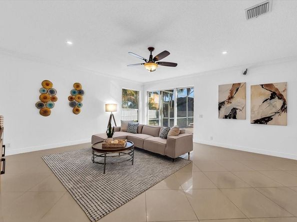 13702 NW 10th Ct, Pembroke Pines FL 33028