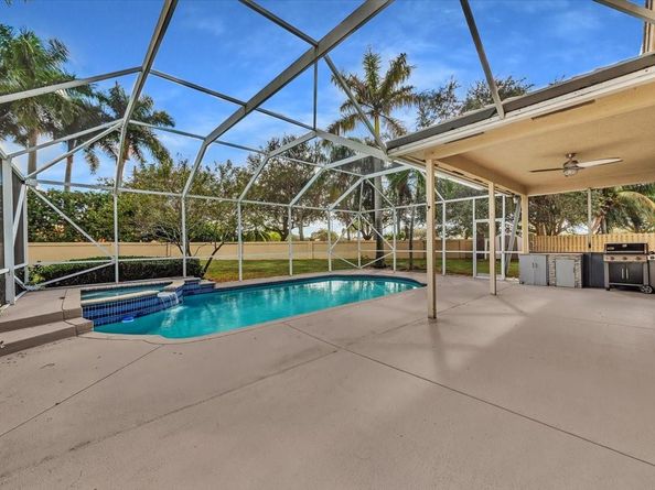 13702 NW 10th Ct, Pembroke Pines FL 33028