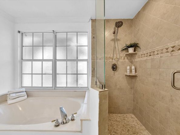 13702 NW 10th Ct, Pembroke Pines FL 33028