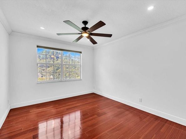 13702 NW 10th Ct, Pembroke Pines FL 33028