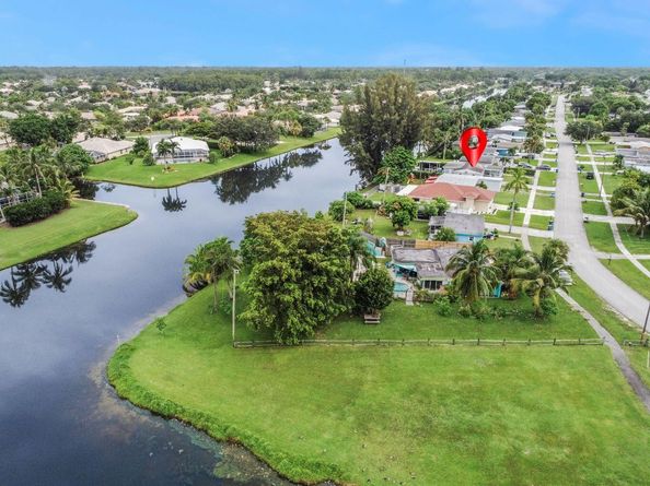 735 Hibiscus Drive, Royal Palm Beach FL 33411