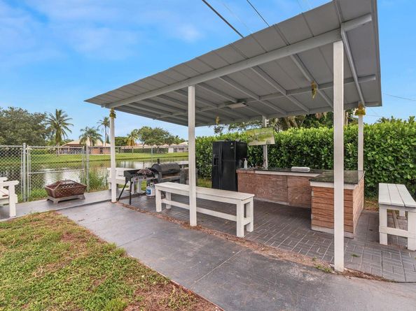 735 Hibiscus Drive, Royal Palm Beach FL 33411