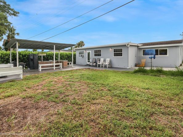 735 Hibiscus Drive, Royal Palm Beach FL 33411