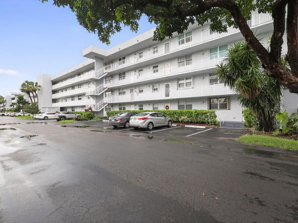 111 Royal Park Drive 4a, Oakland Park FL 33309