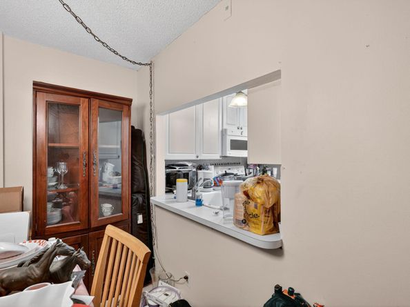 111 Royal Park Drive 4a, Oakland Park FL 33309