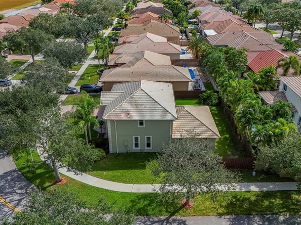16566 N Mariposa Cir, Fort Lauderdale FL 33331