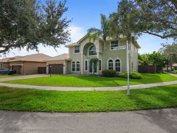 16566 N Mariposa Cir, Fort Lauderdale FL 33331