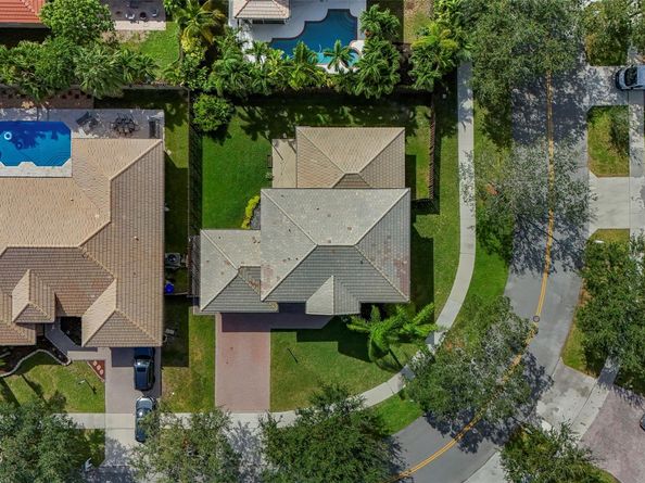 16566 N Mariposa Cir, Fort Lauderdale FL 33331