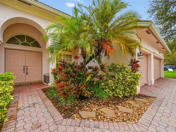 5045 NW 57th Way, Coral Springs FL 33067