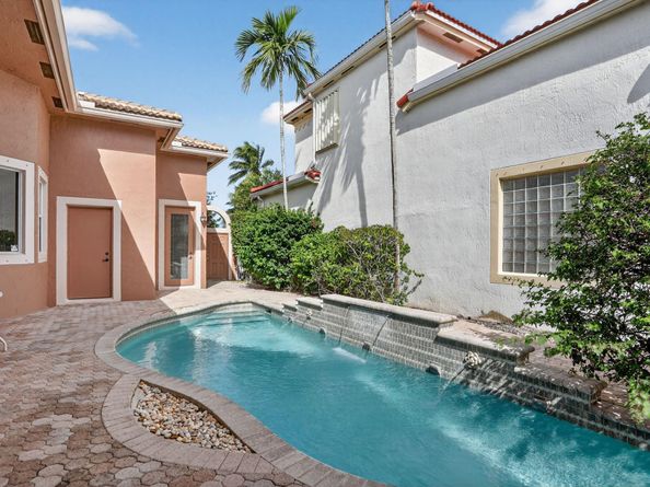 5859 NW 125th Ter, Coral Springs FL 33076
