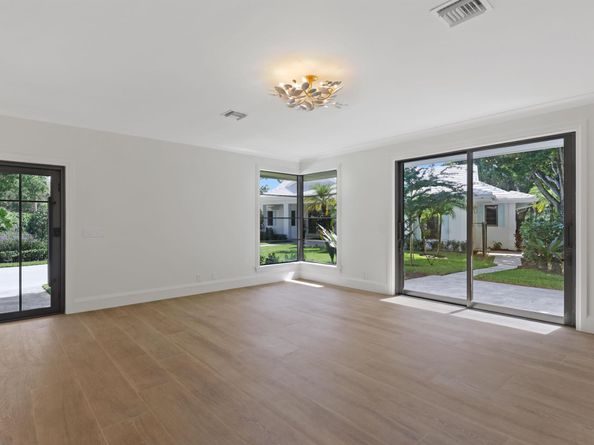 5 Par Club Circle, Village Of Golf FL 33436