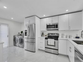 9962 Royal Palm Blvd