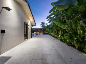 1621 Seabreeze Blvd, Fort Lauderdale FL 33316