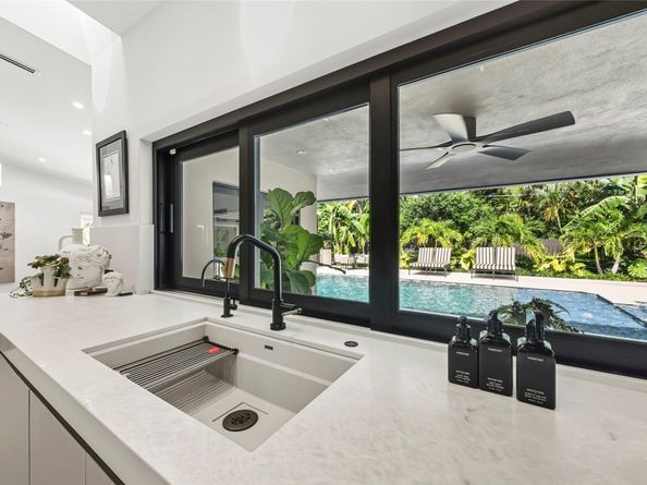 1621 Seabreeze Blvd, Fort Lauderdale FL 33316