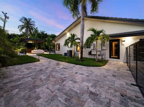 1621 Seabreeze Blvd, Fort Lauderdale FL 33316