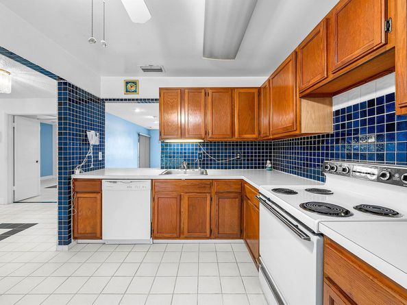 276 Beaver Dam Court, Royal Palm Beach FL 33411