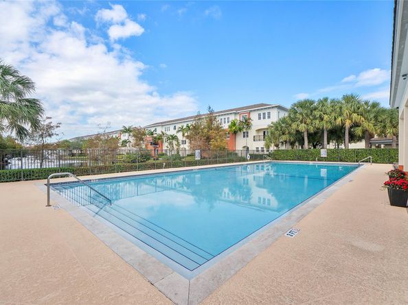 163 SW 7th St, Pompano Beach FL 33060