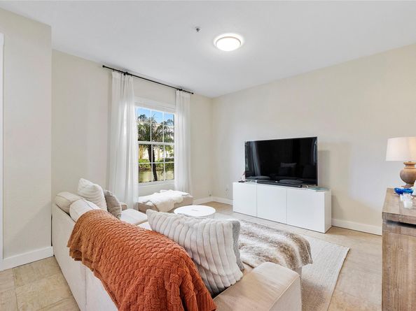 163 SW 7th St, Pompano Beach FL 33060