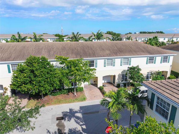 163 SW 7th St, Pompano Beach FL 33060