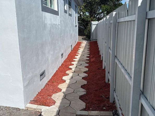 778 NW 80th St, Miami FL 33150