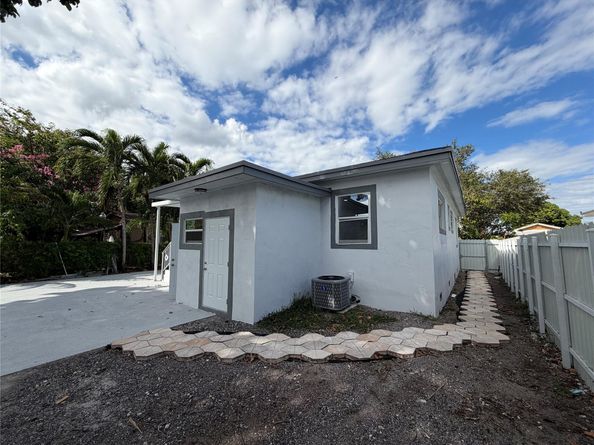 778 NW 80th St, Miami FL 33150