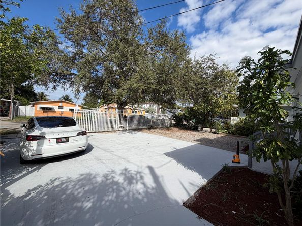 778 NW 80th St, Miami FL 33150