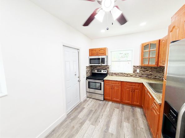 778 NW 80th St, Miami FL 33150