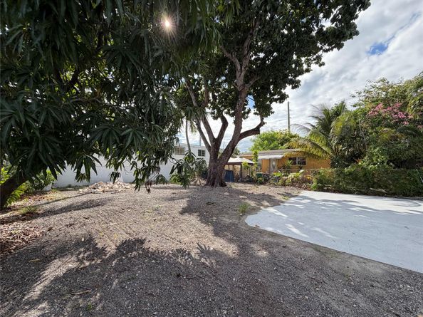 778 NW 80th St, Miami FL 33150