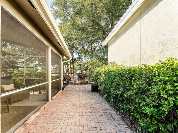 6861 Briarlake Circle, Palm Beach Gardens FL 33418