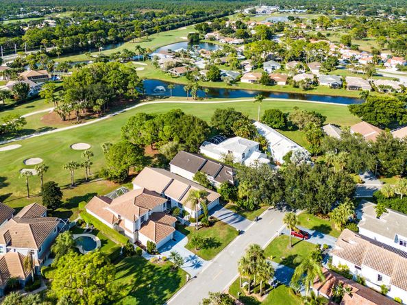 6861 Briarlake Circle, Palm Beach Gardens FL 33418