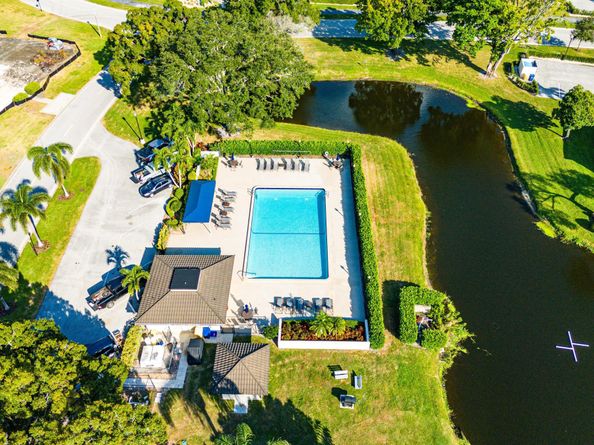 6861 Briarlake Circle, Palm Beach Gardens FL 33418