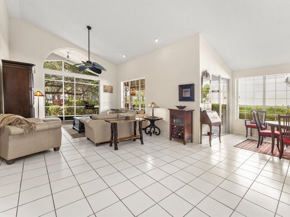 6861 Briarlake Circle, Palm Beach Gardens FL 33418