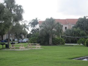 3310 Pinewalk Dr N 1812, Margate FL 33063