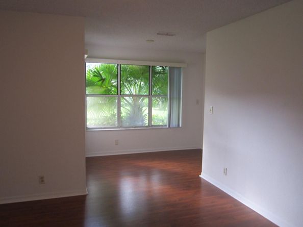 3310 Pinewalk Dr N 1812, Margate FL 33063