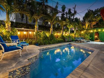 615 & 617 NE 9th Ave