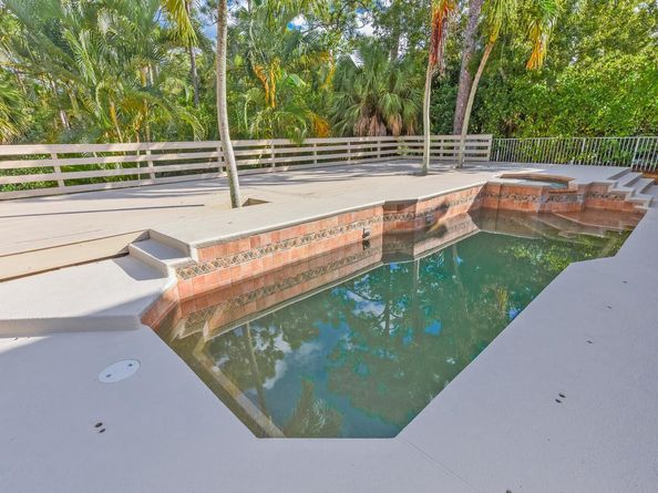 204 Lone Pine Drive, Palm Beach Gardens FL 33410