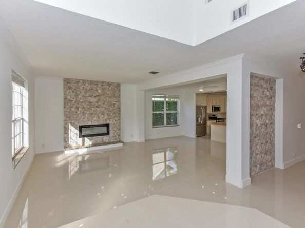 204 Lone Pine Drive, Palm Beach Gardens FL 33410