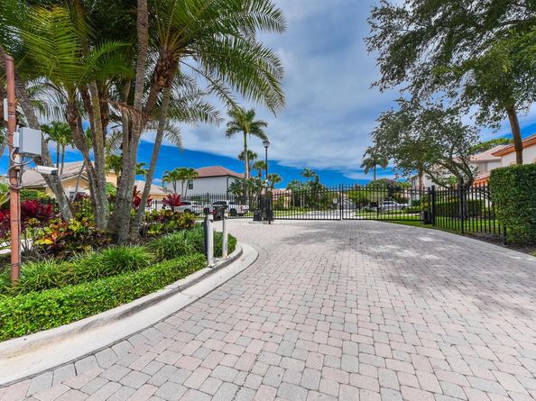 204 Lone Pine Drive, Palm Beach Gardens FL 33410