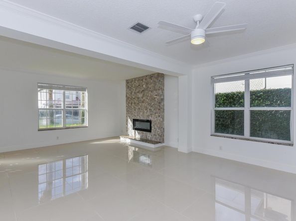 204 Lone Pine Drive, Palm Beach Gardens FL 33410