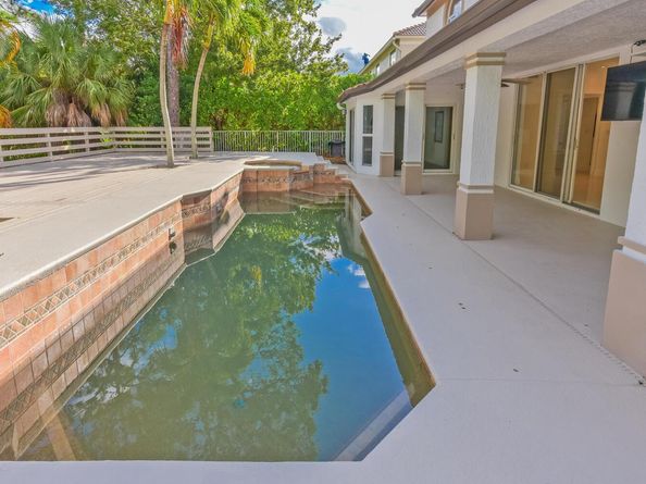 204 Lone Pine Drive, Palm Beach Gardens FL 33410