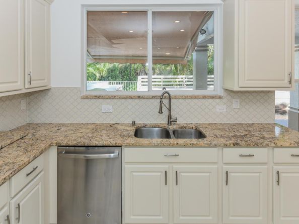 204 Lone Pine Drive, Palm Beach Gardens FL 33410