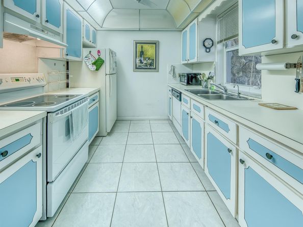 1 S Lakeside Drive A4, Lake Worth Beach FL 33460