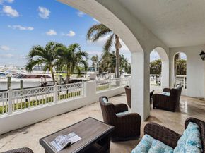 806 E Windward Way E 201, Lantana FL 33462