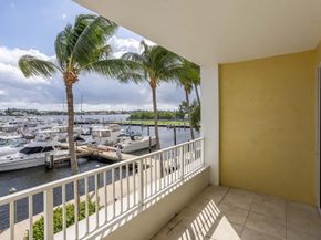 806 E Windward Way E 201, Lantana FL 33462