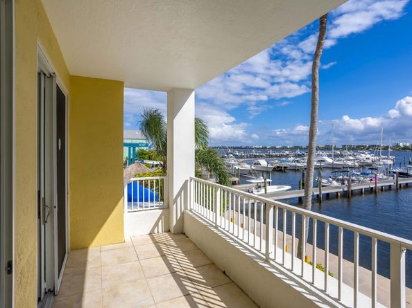 806 E Windward Way E 201, Lantana FL 33462